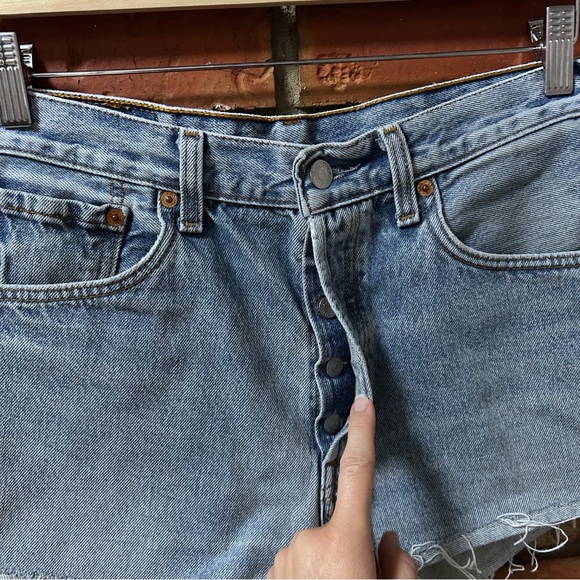 Vintage Redone Levi’s 501 High-Rise Cutoff Light Wash Button Fly Jean Shorts - Picture 4 of 7
